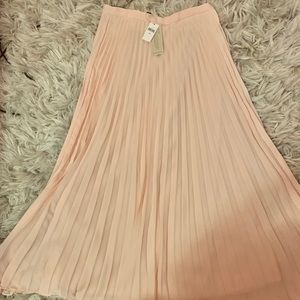 Banana republic light pink crinkled skirt